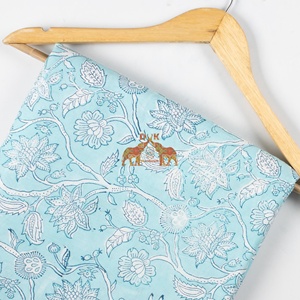 Tissu en coton 100% imprimé à la main avec motifs floraux ethniques, écologique et respirant, pour robes féminines - Product Image 4