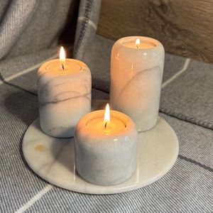 Porte-bougie élégants en marbre, conçus pour les salons de luxe, ajoutant une lumière chaleureuse et accueillante lors des rassemblements nocturnes entre amis. - Product Image 1