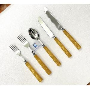 Vente en gros de couverts en métal de haute qualité Ensemble de couverts en acier inoxydable 18/8 avec manche en résine Fourchette à salade Cuillère Couteau - Product Image 5