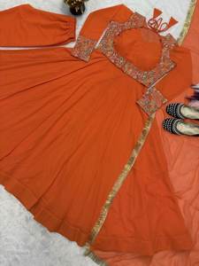 Salwar de Seda con Diseño de Cuello Estilo Cultural Punjabi, Manga Larga, Estampado, Largo hasta el Suelo, Ideal para Bodas, Fiestas y Eventos Especiales - Product Image 5