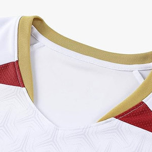 เสื้อฟุตบอลระบายอากาศสำหรับผู้ใหญ่แบบยูนิเซ็กซ์ รุ่นใหม่ ออกแบบเองได้ สำหรับผู้ชาย พร้อมชื่อทีมและโลโก้ที่กำหนดเอง - Product Image 4