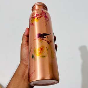 Bouteille d'eau durable en cuivre fabriquée à la main pour l'hydratation quotidienne ayurveda detox yoga voyage bureau gym utilisation extérieure et fitness - Product Image 4