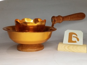 Cuenco quemador de incienso con mango de madera con acabado de cobre con soporte de carbón quemador Bakhoor de Metal decorativo para uso doméstico y religioso - Product Image 5