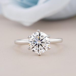 Anillo de compromiso solitario de diamante moissanita de corte brillante redondo, ajuste clásico de 6 puntas en regalo de plata esterlina para mujer - Product Image 1