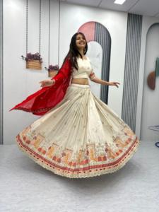 Fabrication indienne Designer Banarasi Lehenga Choli en tissu de soie pure pour les mariées et les occasions spéciales disponibles à bas prix - Product Image 2