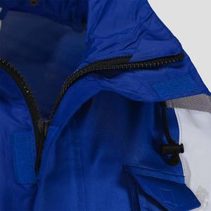 Chaqueta de trabajo resistente con acabado resistente a las tormentas, interior aislado cómodo y almacenamiento múltiple hecho en Pakistán. - Product Image 4