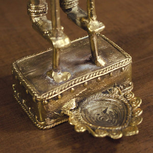 เชิงเทียนโลหะศิลปะ dhokra ทำด้วยมือขนาด13นิ้วเป็นมิตรกับสิ่งแวดล้อมสำหรับเต้น Gedi ของตกแต่งบ้านสำหรับ Diwali - Product Image 6