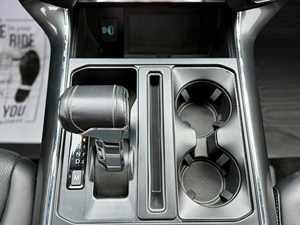 Ford F-150 Lariat SuperCrew Usado del 2022 - Product Image 4