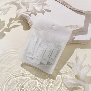 Gli ingredienti condizionanti la pelle di Routine per la cura della pulizia in polvere migliorano l'umidità della consistenza della pelle - Product Image 1