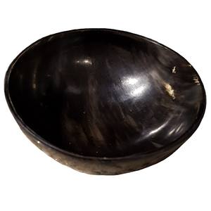 Bol de service en corne de grande forme, décoration intérieure, finition naturelle et bols colorés - Product Image 5