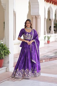 Conjunto de Lehenga Choli Bordado Multihilo en Oro Púrpura con Lentejuelas y Dupatta de Diseñador, Completamente Cosido - Product Image 2