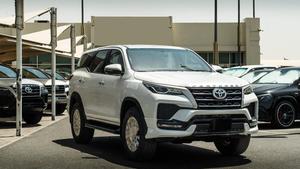 Toyota Fortuner VXR 2025 Nuevo/Usado, Especificaciones GCC, Faros LED en Venta - Product Image 5