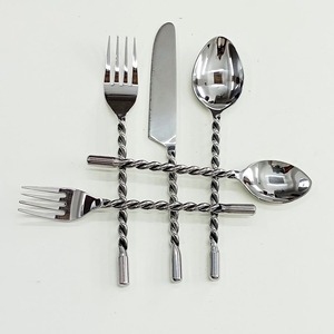 Conjunto de cubiertos de alta calidad, set de vajilla de pulido mate, con mango de diseño giratorio, aspecto moderno, regalo de boda - Product Image 2