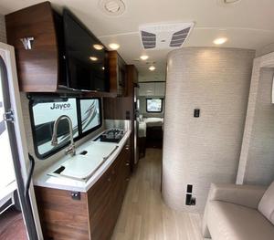 Winnebago V-i-e-w 24V d'occasion 2023 prêt à la vente - Product Image 1