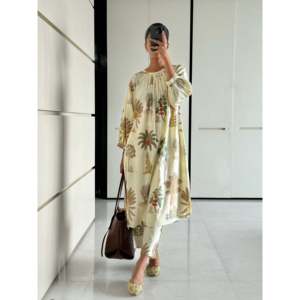 Ensemble Kurta en crêpe crème exotique avec manches trois-quarts - Product Image 1
