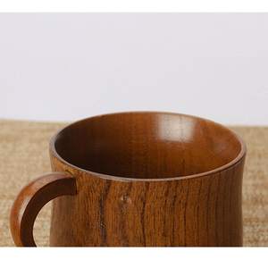 Chope à bière en bois naturel artisanale avec poignée, finition lisse, réutilisable, écologique, lavable au lave-vaisselle, style classique pour les fêtes - Product Image 3