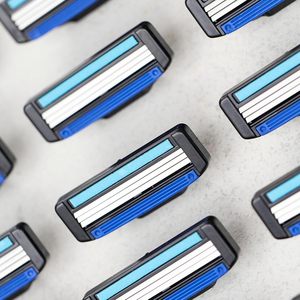 ใบมีดโกนจิลเลตต์ ฟิวชั่น5 โปรไกลด์ สำหรับผู้ชาย แบบรีฟิล 12 ชิ้น - Product Image 2