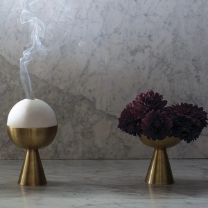 Mabkhara Islámica de Lujo Dorada con Tapa de Mármol, Quemador de Incienso de Latón Dorado Envejecido para Ramadán, Quemador de Carbón Especial - Product Image 2