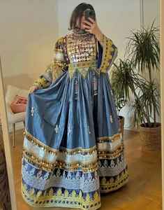 Vestido de encaje de diseñador moderno para mujer Afghani, bordado colorido con cuentas, ropa tradicional cultural única, ajuste elegante y cómodo - Product Image 4