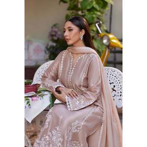 Ensemble chemise et dupatta en satin 100% soie à manches longues brodées Alma - Product Image 6
