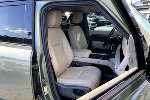 Occasion La N.D R.o V.er DE FE ND ER 2024 Turbo Automatique Volant à Gauche Sièges en Cuir 5 Places Phares Xénon Caméra Arrière Tactile - Product Image 4