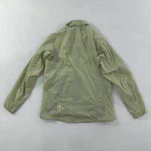 Chaqueta Cortavientos Impermeable de Nailon Ligero para Hombre de Alta Calidad con Capucha, Bolsillos y Protección Solar, Venta al por Mayor - Product Image 2