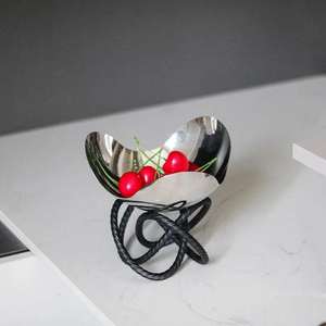 Bol à fruits en métal élégant Pièce maîtresse de table décorative moderne pour l'affichage de la salle à manger à la maison - Product Image 2