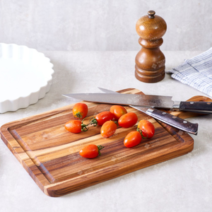 เขียงไม้สักเวียดนามพร้อมหูจับทรงสี่เหลี่ยมผืนผ้า - ได้รับการรับรองเป็นมิตรกับสิ่งแวดล้อม สีธรรมชาติ อุปกรณ์ครัวที่จำเป็นจาก SMARTWOOD - Product Image 5