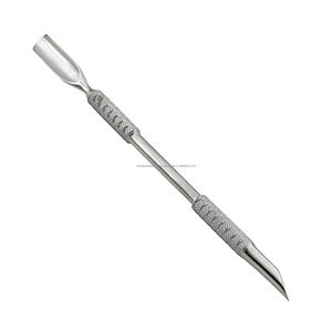 Herramienta de limpieza de cutículas de acero inoxidable con punta de cuchara, herramienta de precisión de doble cara para manicura, empujador de cutículas plateado de doble extremo - Product Image 1