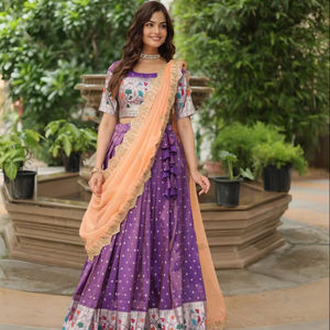 Lehenga de Diseñador para Damas de Honor, Blusa Tradicional Elegante y Hermosa, Dupatta, Diseños Modernos de Seda para Bodas y Fiestas Pakistaníes - Product Image 1