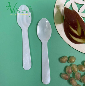 Cuchara de caviar clásica de madreperla blanca natural Cucharas artesanales vietnamitas Perfectas para servir caviar caro Tamaño 10,5 cm - Product Image 2