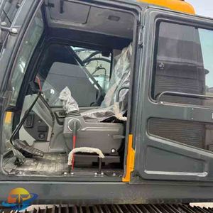 Excavatrice Hyundai HX220S haute performance, moteur Komatsu Cummins, moteur principal en bon état, prêt à être utilisé pour la construction, à vendre - Product Image 6