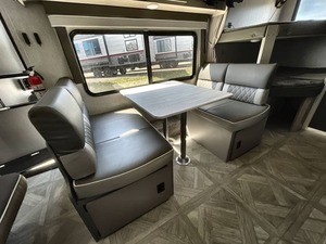 Caravane d'occasion 2023 F-o-r-e-s-t R-i-v-e-r S-a-l-e-m Cruise L-i-t-e 261BHXLX prête à la vente - Product Image 3
