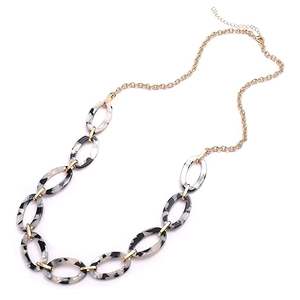 Cadena de eslabones de resina para collares y pulseras elegantes. Cadena de eslabones de resina brillante de primera calidad para accesorios de inspiración de lujo. - Product Image 4