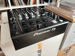 Nouvelle table de mixage DJ 4 canaux de style club DJM-250MK2 / DJM-750MK2 Serato pour DJ professionnels avec table de mixage DJ 2 canaux DJM-S7 - Product Image 1