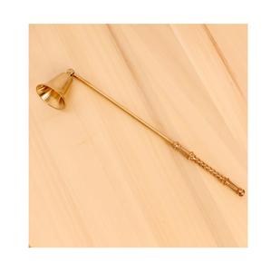 Apagavelas de metal elegante diseñado para un control de llama sin esfuerzo que mejora su experiencia de iluminación con velas de forma segura en el hogar. - Product Image 1