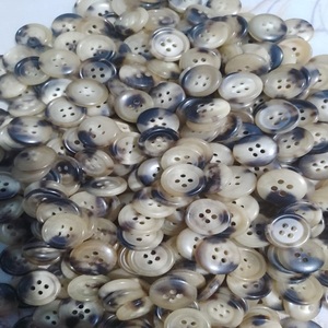 Espaciadores de Cuerno de Búfalo Tallado en Metal de Alta Calidad, Estilo Animal, Negros, Tamaños Personalizados 14mm 18mm 20mm para Ropa, Camisas, Bolsos y Manualidades - Product Image 1