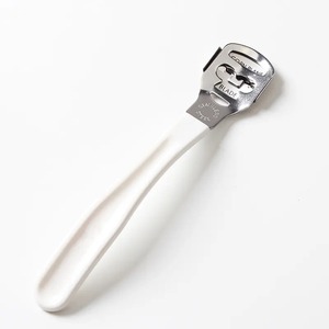 Râpe à pied Lime à pied et dissolvant de callosités Meilleur soin des pieds Pédicure Outil de surface métallique pour enlever la peau dure Acier inoxydable - Product Image 3