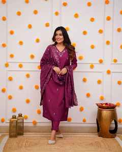 Vente à l'exportation de vêtements indiens modernes Ensemble Kurti brodé à paillettes à vendre de grossiste indien au meilleur prix - Product Image 3