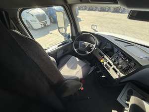 Camion semi-remorque d'occasion le plus vendu - Cascadia 126 Sleeper 2020 - 455 CV, 12 vitesses, boîte automatique Dt12, livraison à domicile dans le monde entier - Product Image 3