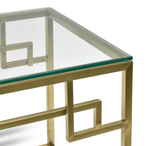 Mesa auxiliar Anderson hecha de un marco de hierro dorado de alta calidad y equipada con una superficie de vidrio para interiores y exteriores. - Product Image 4