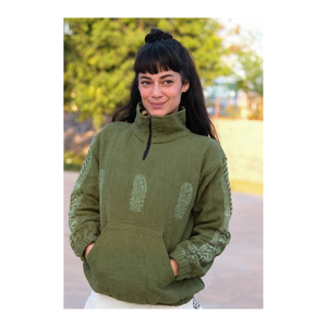 Débardeur de pull vert confortable à demi-fermeture éclair pour femme en tissu tricoté avec un design solide et une broderie délicate - Product Image 1
