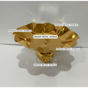 Tazón Decorativo de Metal Dorado de Lujo para Servir Chocolate con Base de Flores y Acabado Martillado para Chocolates, Frutos Secos o Decoración del Hogar - Product Image 1