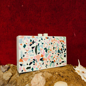 Sac à main en résine terrazzo artisanal pour femmes, sac de soirée luxueux multicolore abstrait, design de boîtier rigide - Product Image 3