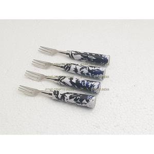 Vente chaude résine 4 pièces cuillères fourchette couteau argent noir et blanc motif feuillu ensemble de couverts emballage en vrac - Product Image 1