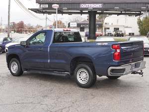 Chevrolet Silverado 1500 Work Truck Crew Cab LB 4WD Bleu Magnifique 2022 d'occasion, Conduite à Gauche, Boîte Automatique, Sièges en Tissu, Pack Valeur - Product Image 2