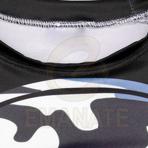 Dernier style de rashguard de compression pour homme, patchs personnalisés, impression par transfert thermique, tissu respirant antibactérien en polyester/nylon - Product Image 4