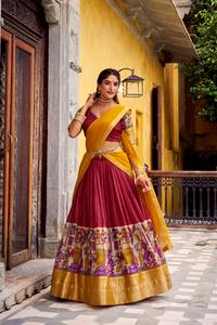 Conjunto de Lehenga Choli para mujer con Dupatta bordada disponible al por mayor de La India - Product Image 4
