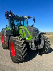รถไถเดินตาม FENDT 720 VARIO 4WD มือสอง เครื่องยนต์ 80-180 แรงม้า พร้อมห้องโดยสาร ระบบกันสะเทือน และเพลาหน้าไฮดรอลิก สำหรับงานเกษตร - Product Image 3