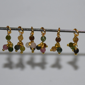 Belle tourmaline naturelle 1 + 3 perles enveloppées d'un seul fil. Gemstone Dangle1 + 3 perles de fil unique Pièces de chapelet pour la fabrication de bijoux - Product Image 4
